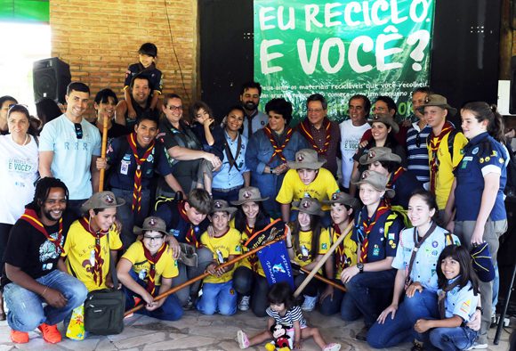 Escoteiros do Brasil participam de mutirão Limpa Brasil – Let’s do it!