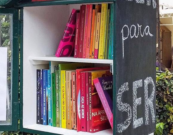 Conheça o projeto que constrói casinhas de livros em praças de Pinheiros