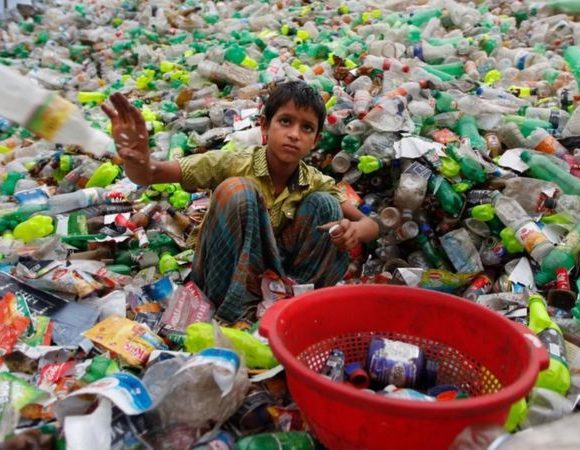 O problema pouco conhecido do plástico biodegradável