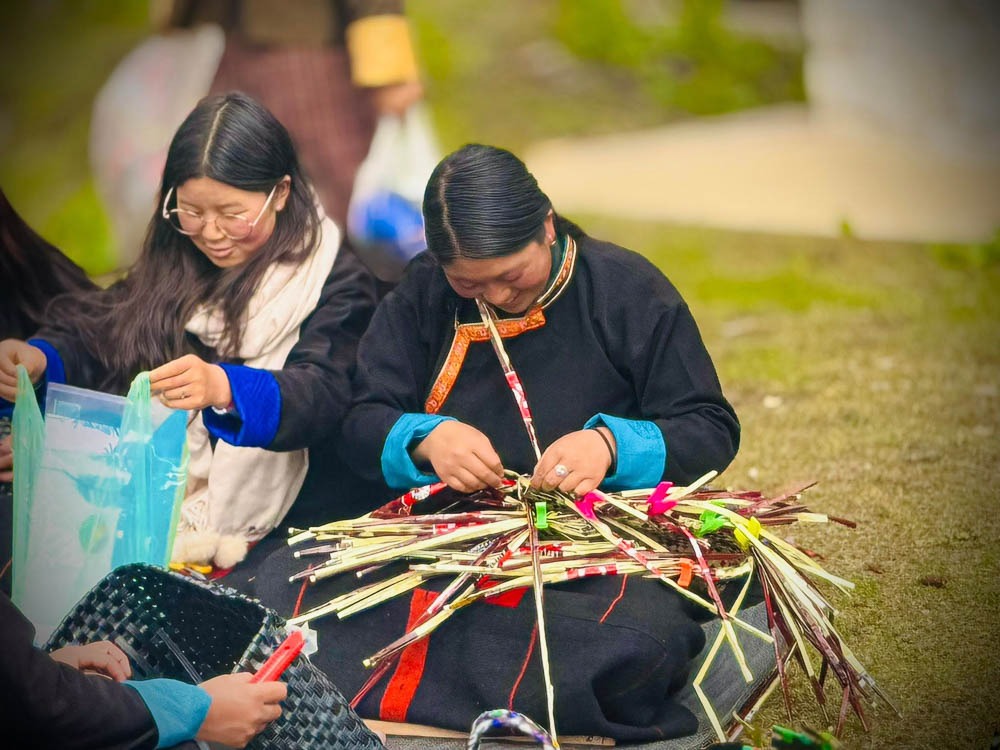 Conscientização sobre desperdício e reciclagem têm transformado comunidades locais no Butão. (Foto: SHE-cycle Solutions)