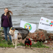 Os riscos do descarte incorreto de resíduos para animais em situação de rua